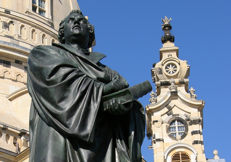 01-bild-klassenfahrt-dresden-luther-denkmal-frauenkirche-5f5dfd3c